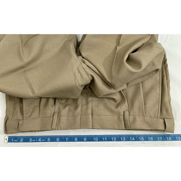 Haggar Dress Pants Mens 36 x 28.5 Light Brown Slacks Pleated Front Cuffed Leg - Picture 4 of 7